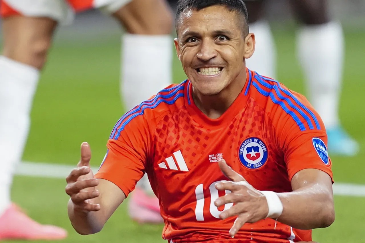 Chile y Perú igualan en su estreno en la Copa América