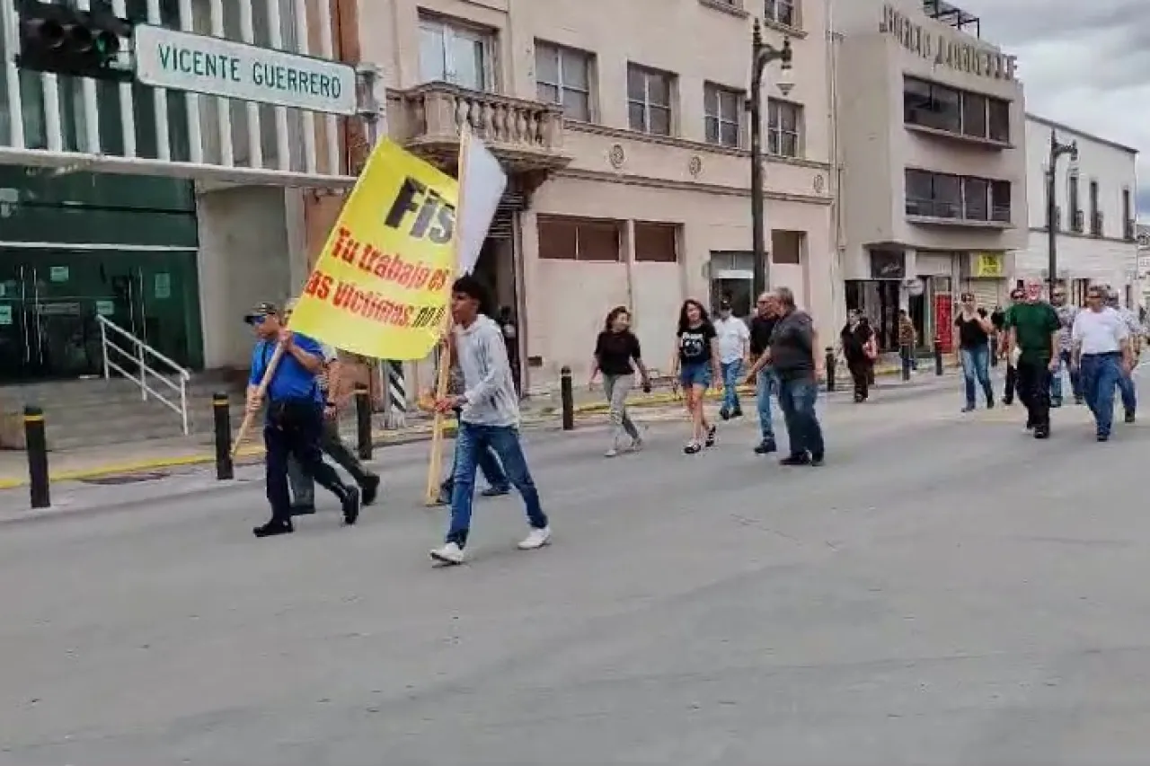 Protestan afectados por Aras en instalaciones de la FGE