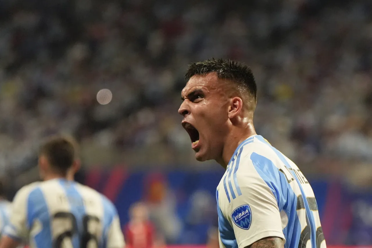 Álvarez y Lautaro no pueden jugar juntos con Argentina: Scaloni