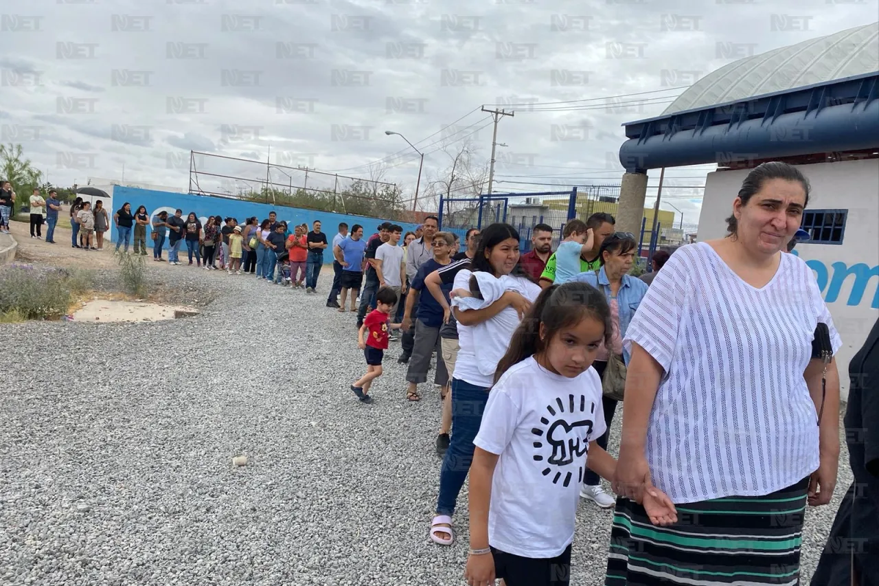 Regalan árboles en el Parque Central; buscan reforestar Juárez 