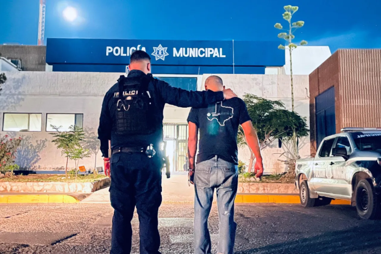 Policías rescatan a hombre en la colonia Cuauhtémoc