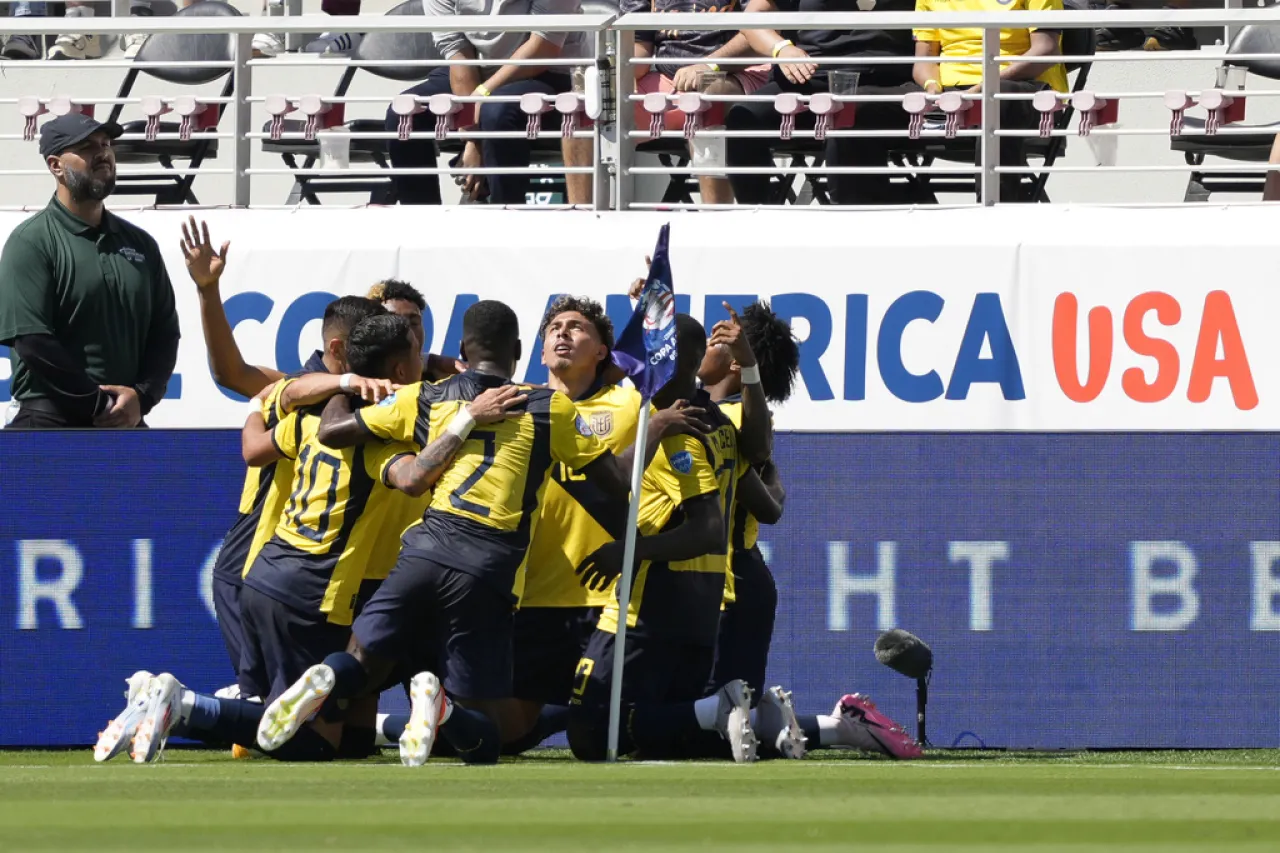 Venezuela remonta y vence a Ecuador en la Copa América
