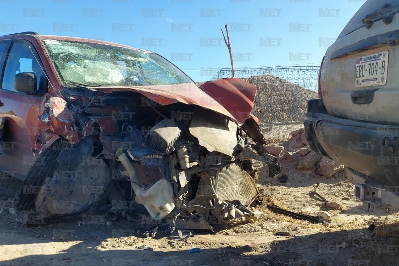 Fotos: Pierde el control de camioneta y causa múltiples destrozos