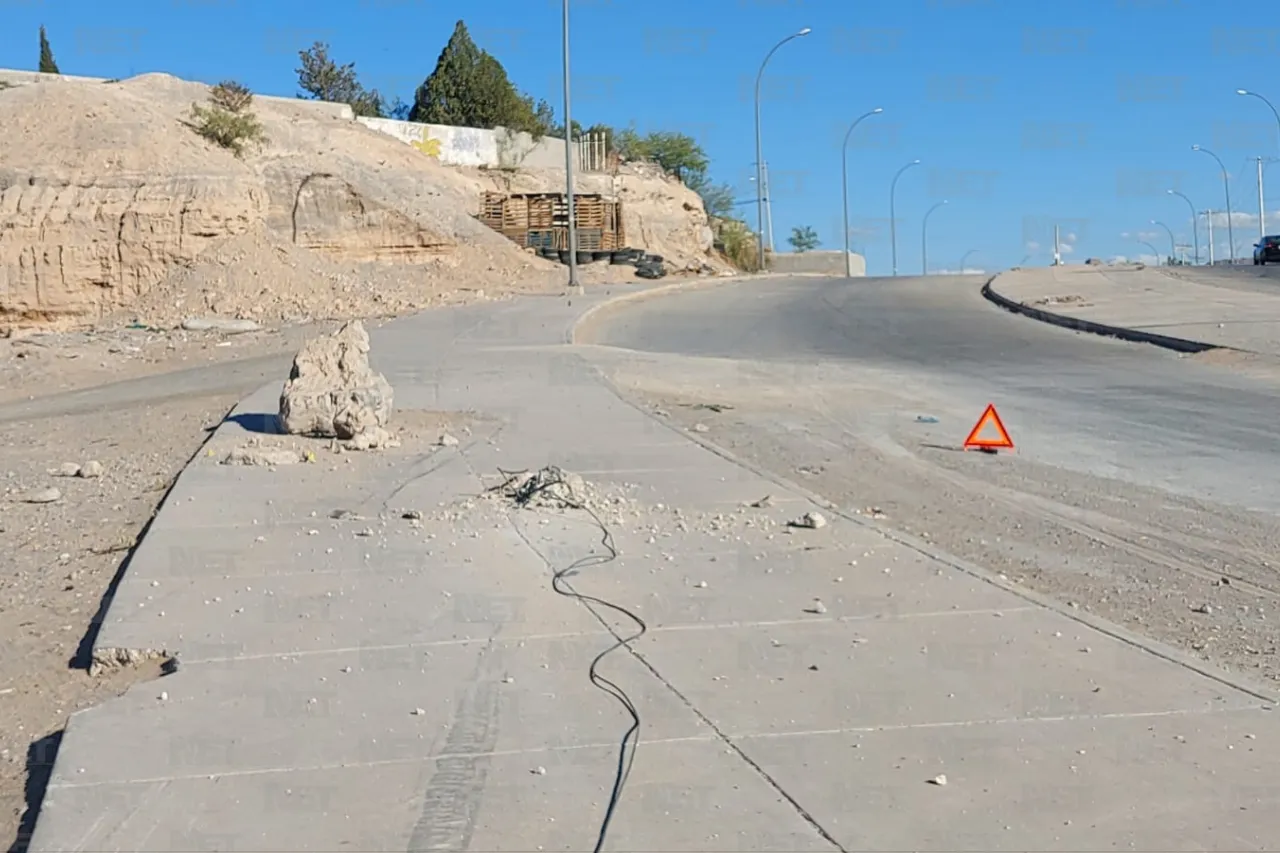 Fotos: Pierde el control de camioneta y causa múltiples destrozos