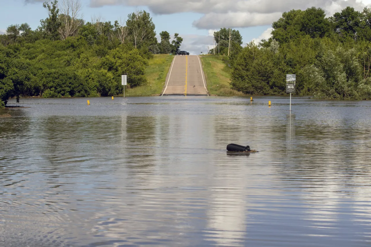 Se preparan millones en EU para el calor y las inundaciones