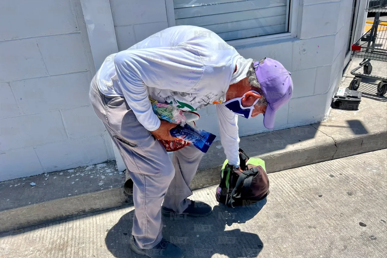 Fotos: Don Beto sale adelante con la venta de tortilleros en las calles