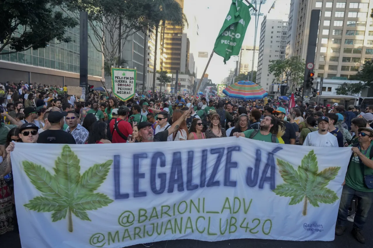 Tribunal de Brasil despenaliza la posesión de marihuana para uso personal