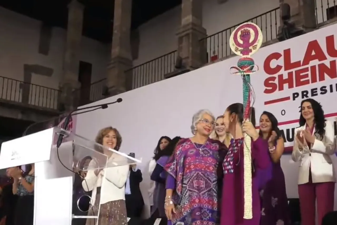 La transformación es feminista: Recibe Sheinbaum el bastón de las mujeres