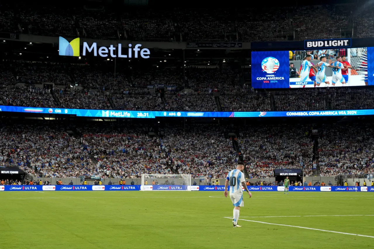 Argentina avanza a cuartos con victoria ante Chile en la Copa América