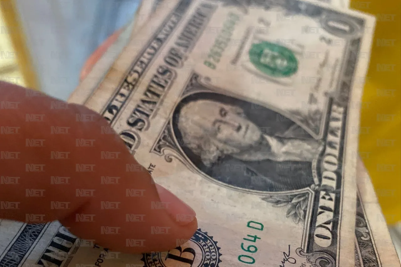 A la baja el precio del dólar