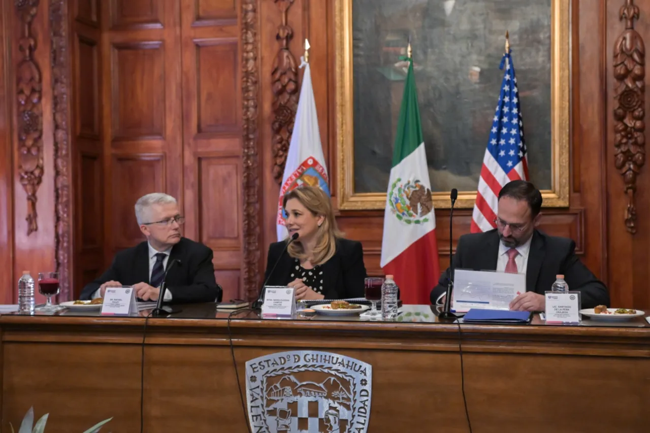 Se reúne Maru Campos con Rafael Foley, cónsul de EU en Juárez