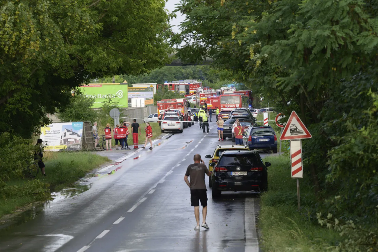 Tren choca con autobús en Eslovaquia: 5 muertos