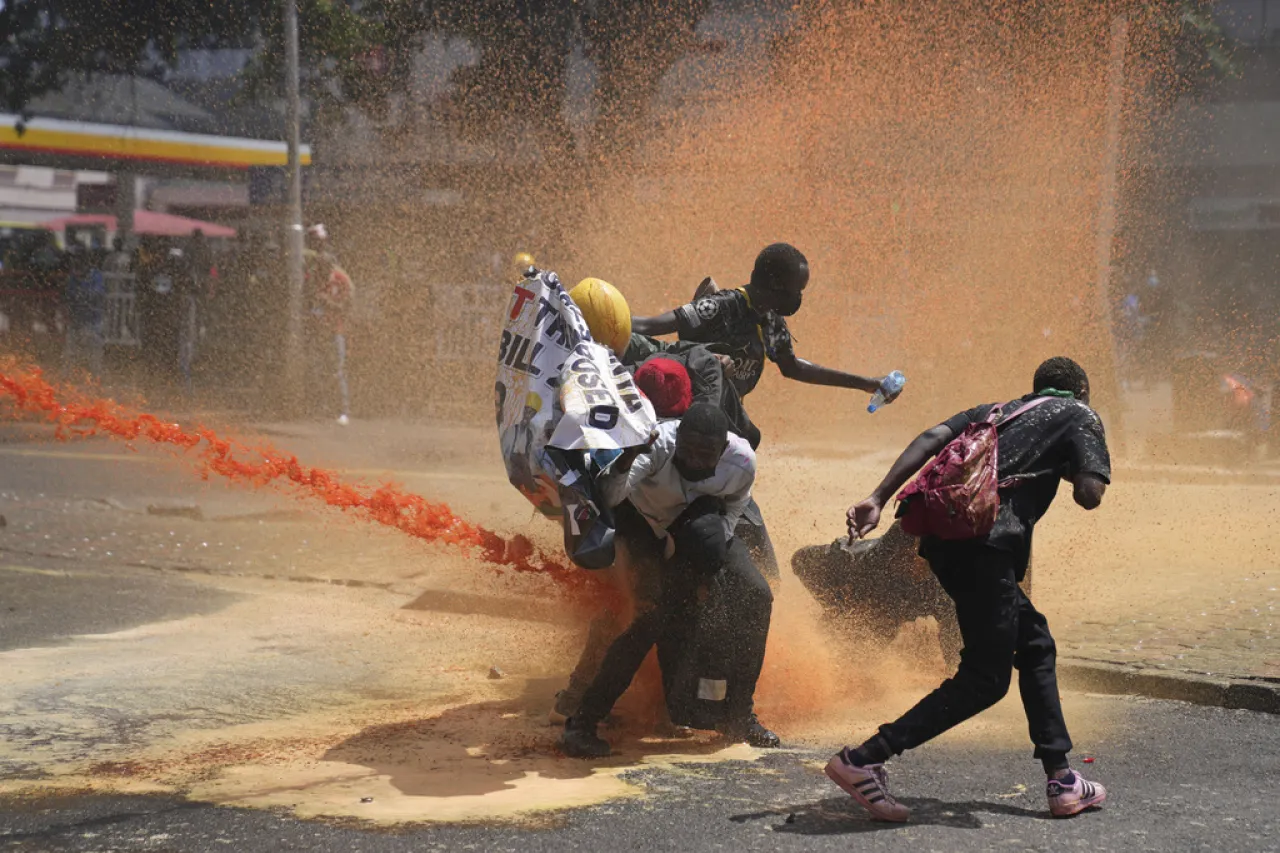 La Policía choca con manifestantes en Kenia;