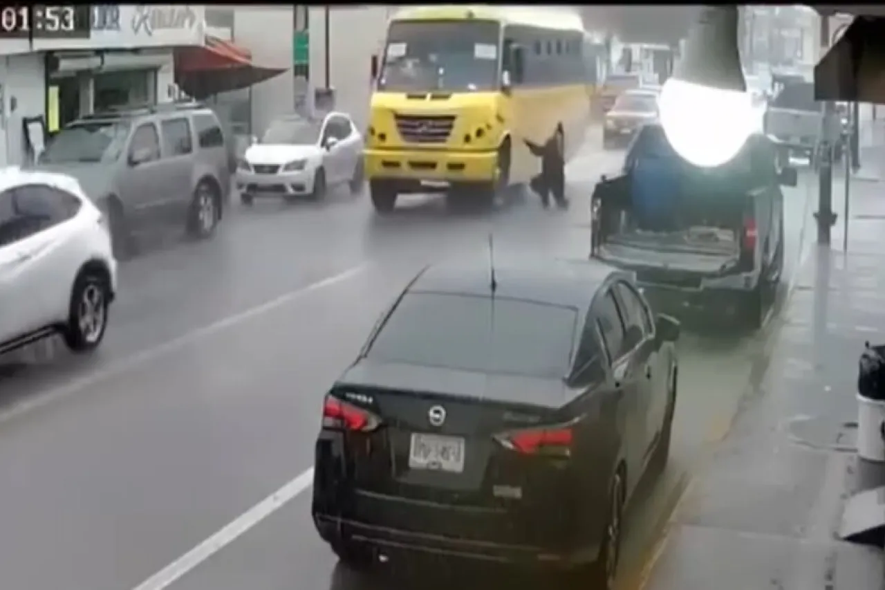 Video: Camión atropella a dos niños en SLP; fallece niña de 5 años