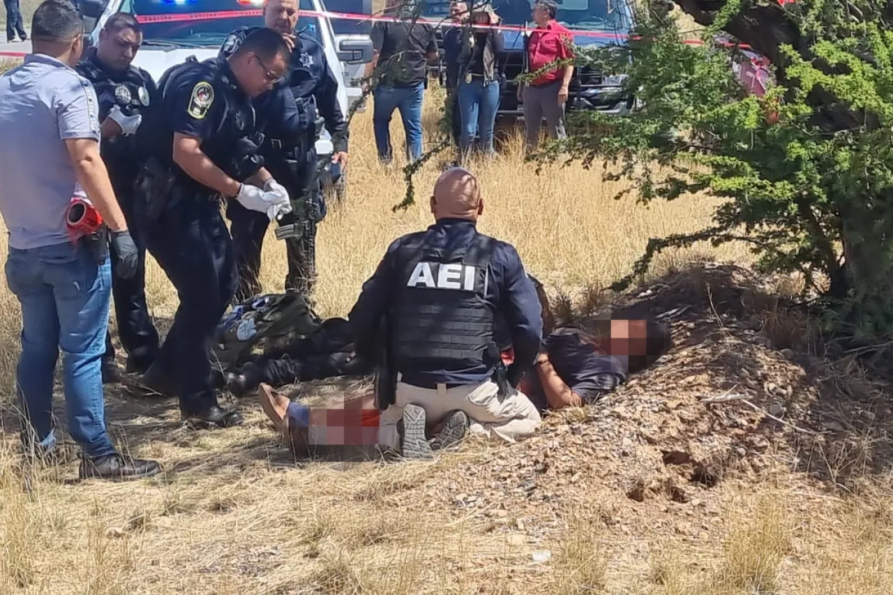 Encuentran a pareja herida en la carretera Chihuahua-Juárez