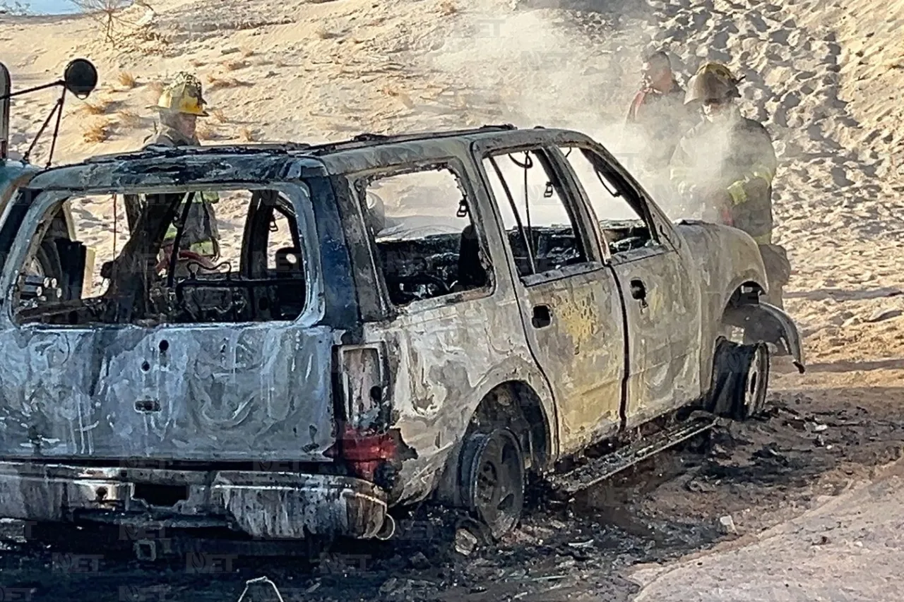 Incendian vehículo en Loma Blanca