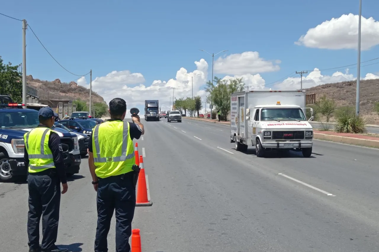 Multan a 40 personas por exceso de velocidad durante operativo en Chihuahua
