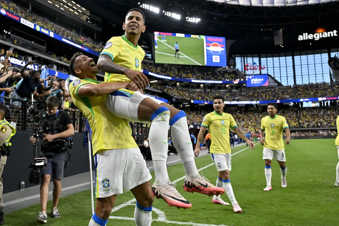 Brasil despierta con goleada ante Paraguay