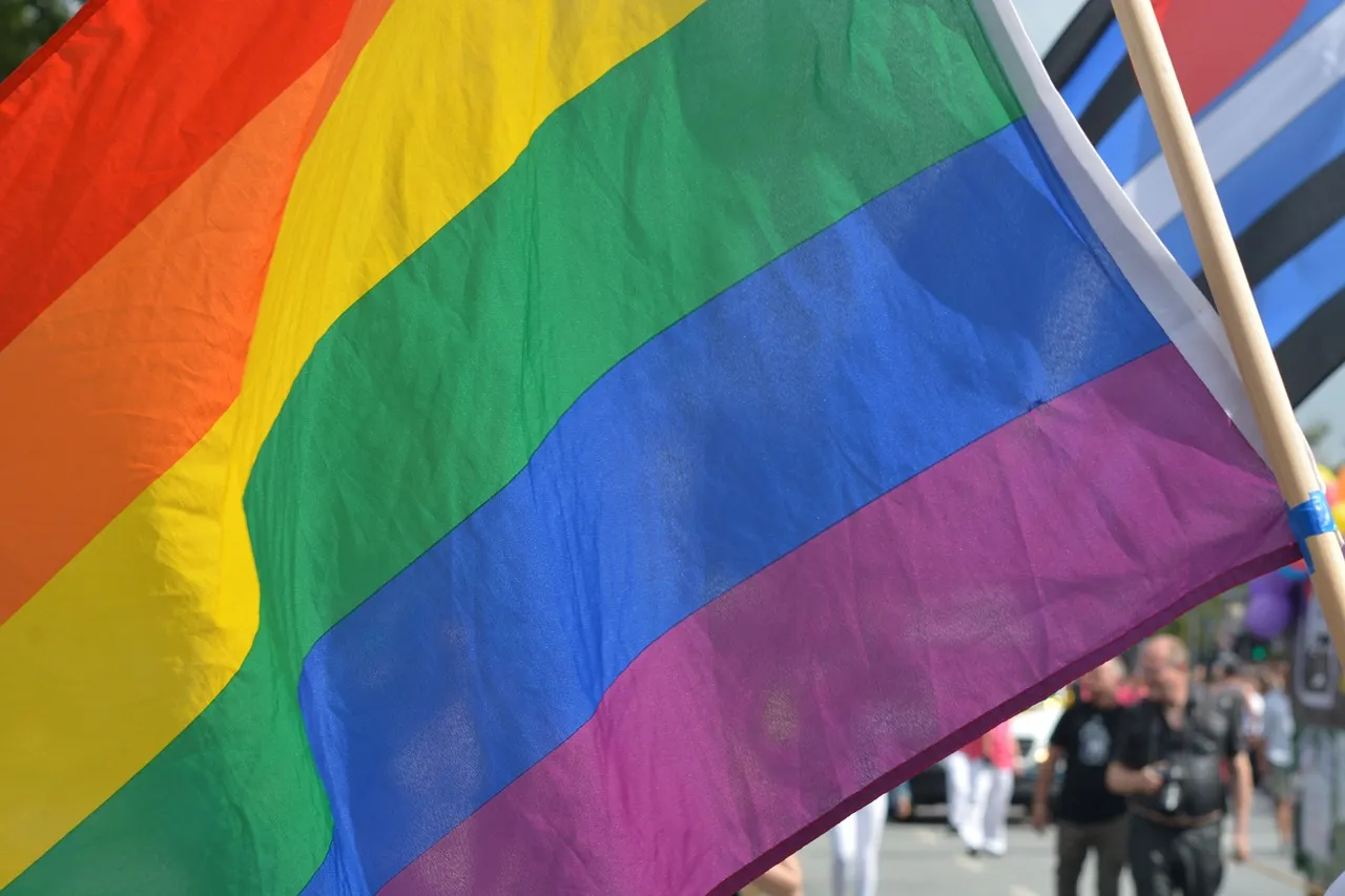 Miles de personas marchan en la CDMX por el Día del Orgullo LGBT
