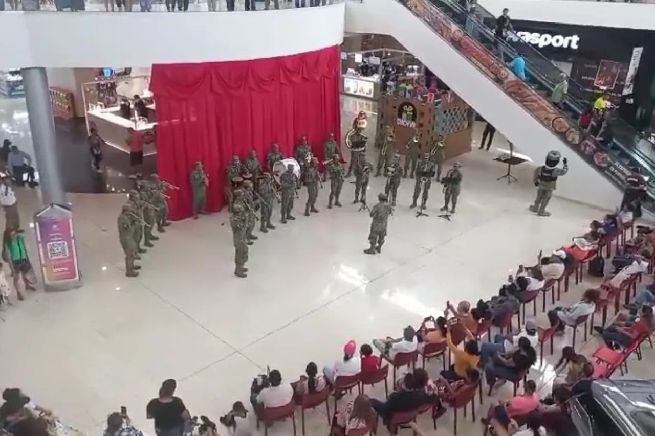 Banda de militares deleita a juarenses