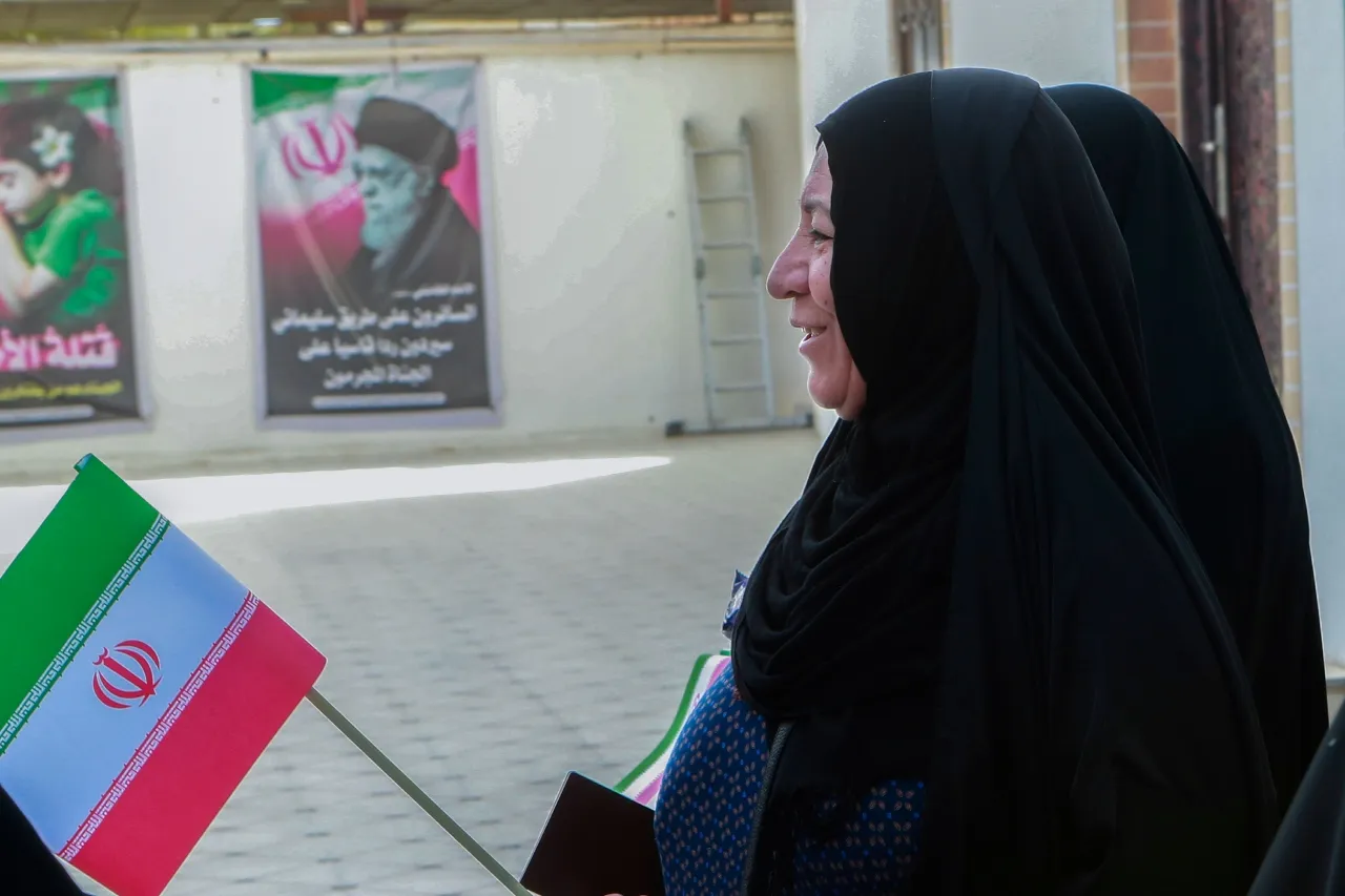 Irán celebrará segunda vuelta electoral entre Pezeshkian y Jalili