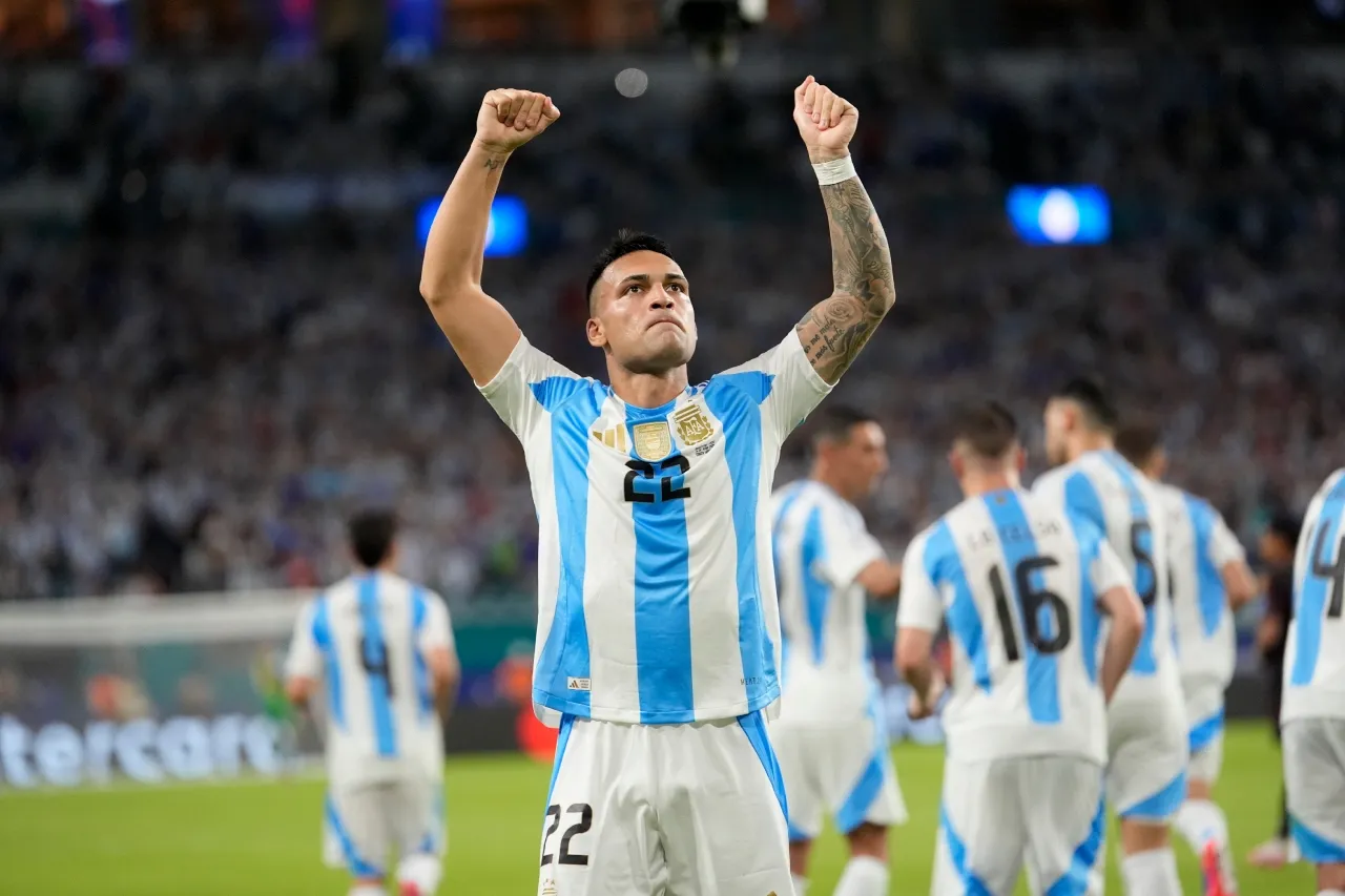 Doblete de Lautaro sella primera fase perfecta de Argentina en la Copa América