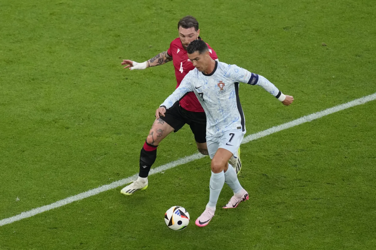 Portugal llega con su experiencia de excampeón al duelo de octavos