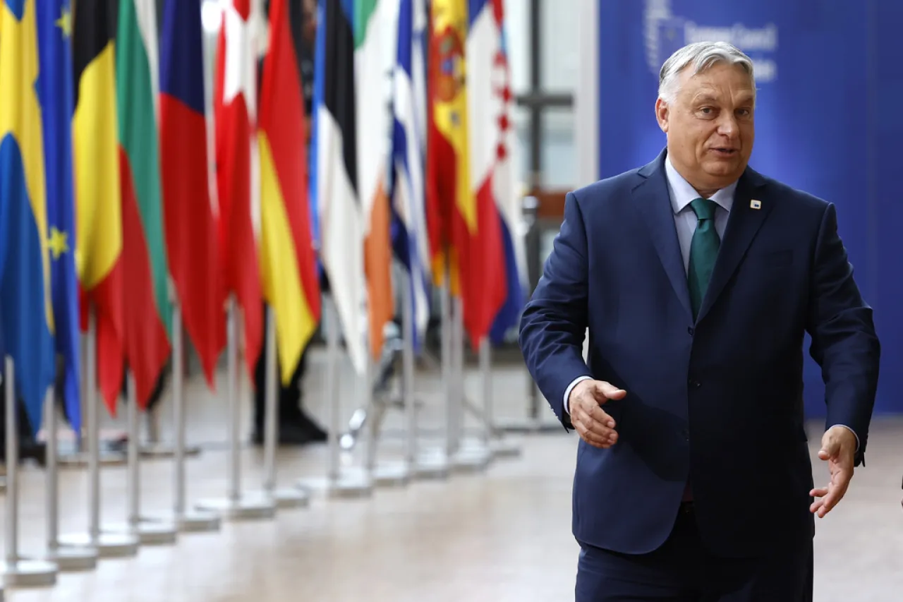 Mandatario húngaro Orbán presenta una alianza con nacionalistas austriacos