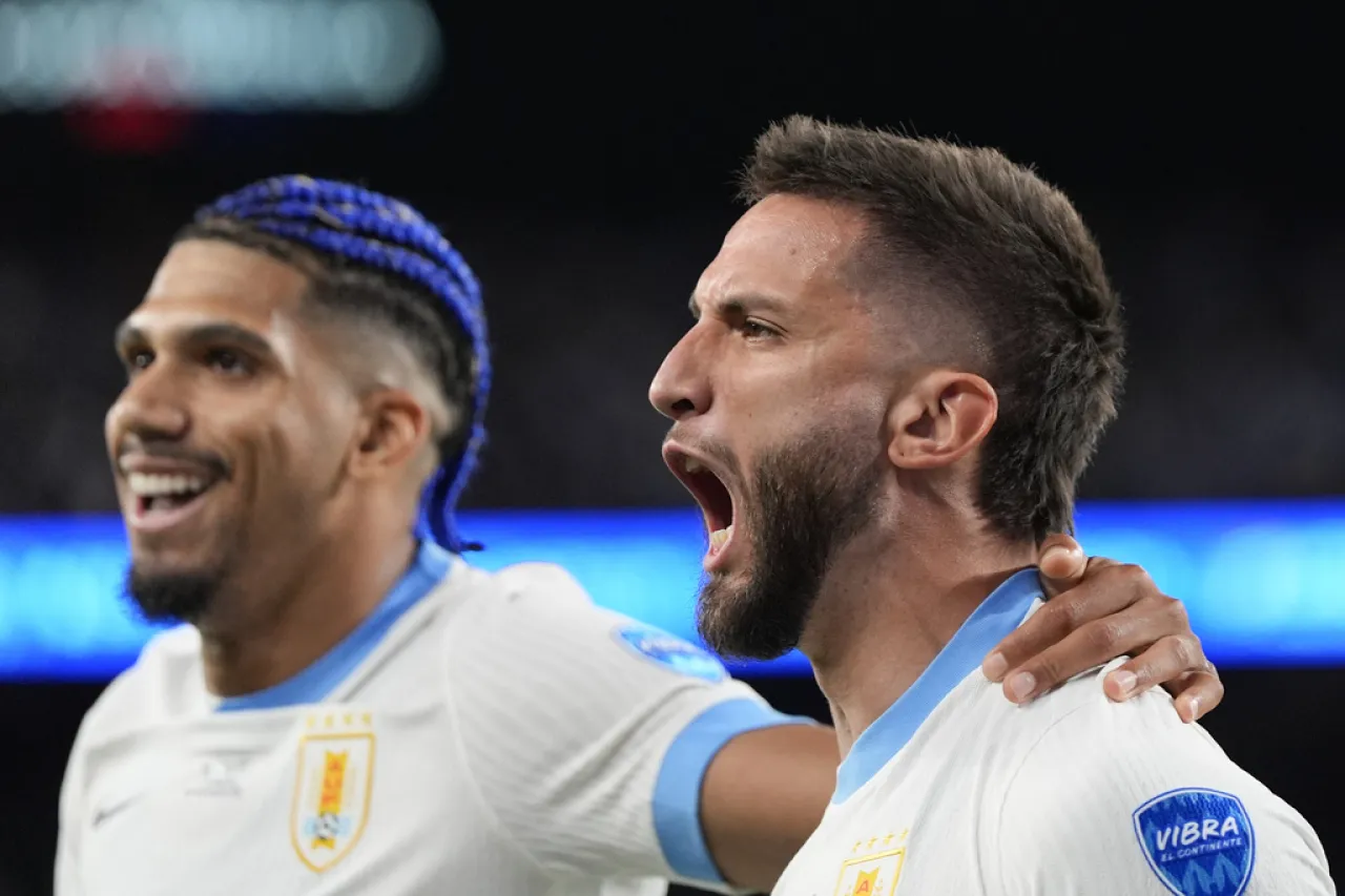 Uruguay no se fía con nadie y EU busca sobrevivir en la Copa América