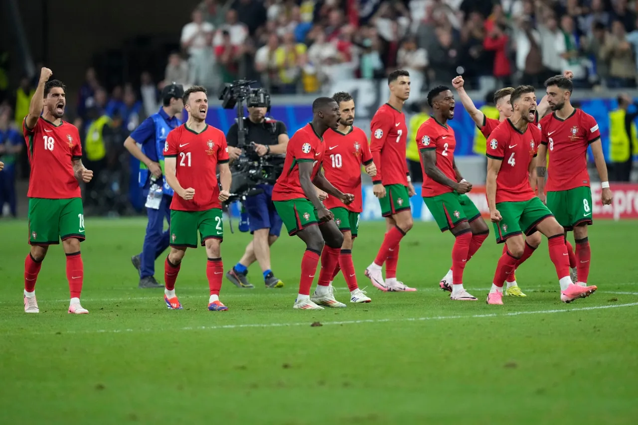 Portugal de Ronaldo vence a Eslovenia en la tanda de penaltis de la Euro