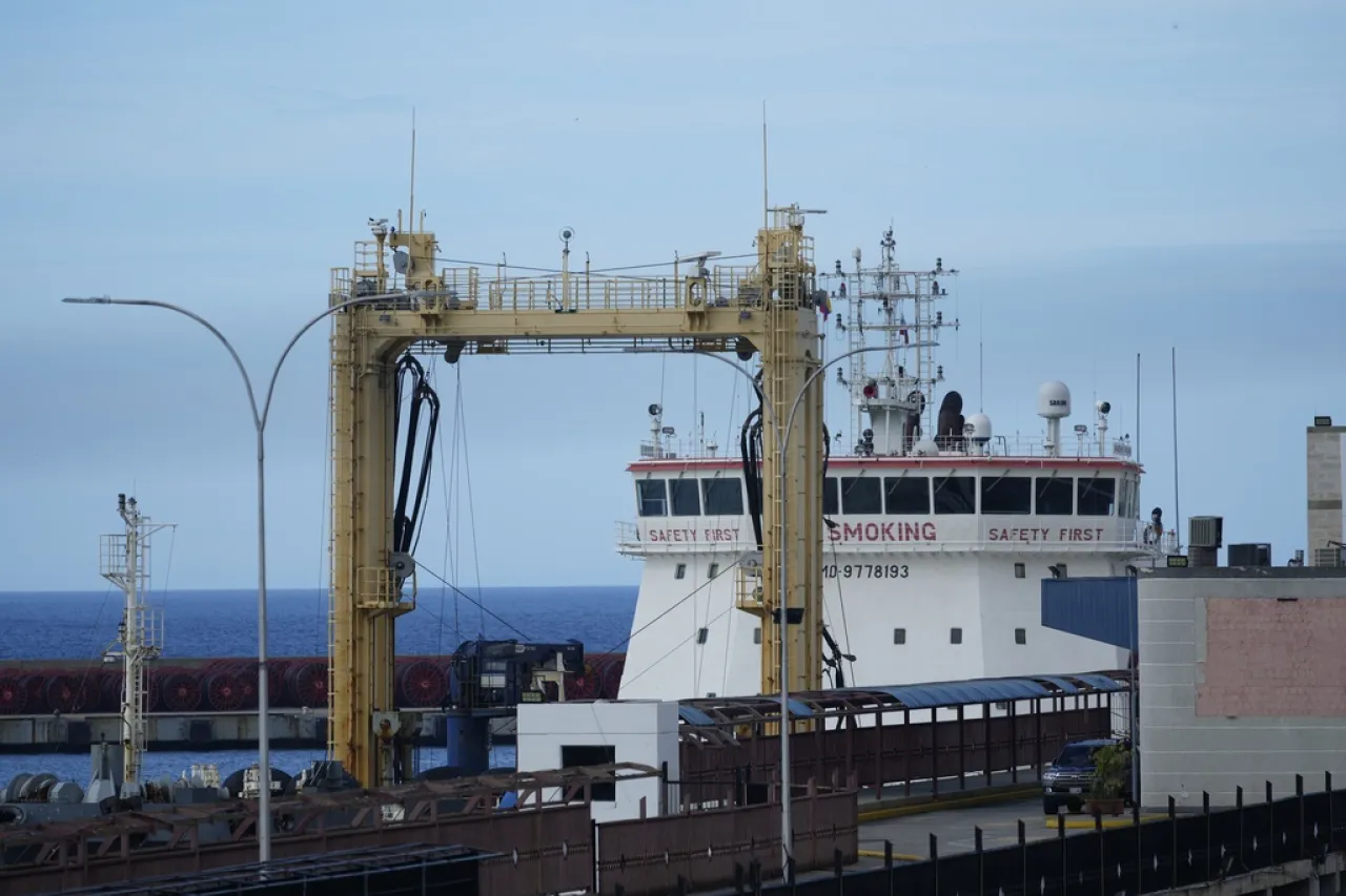 Fragata y buque petrolero de la armada de Rusia llegan a puerto de Venezuela