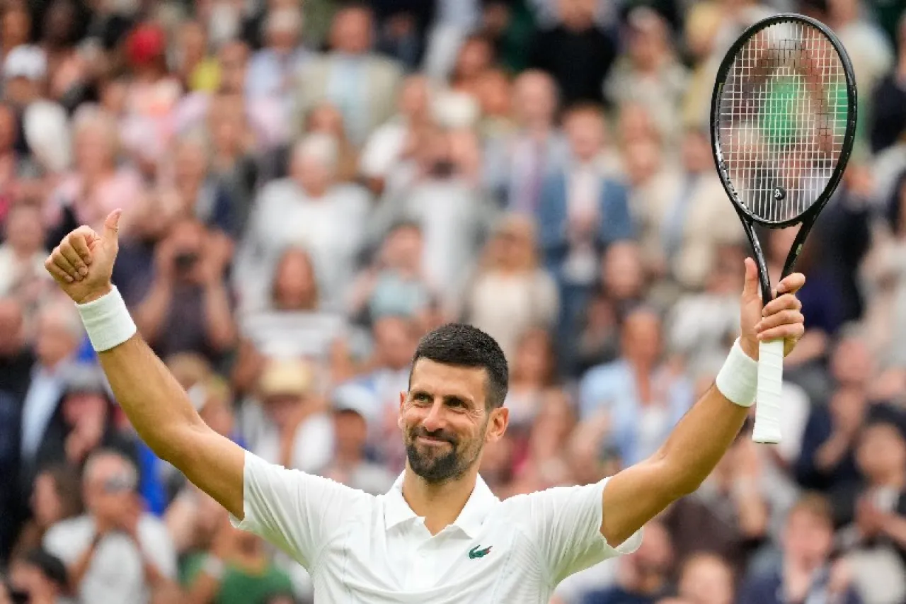 Djokovic debuta con victoria y sin problemas en Wimbledon