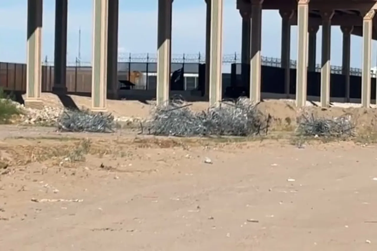 Retiran soldados americanos alambre de púas en la frontera