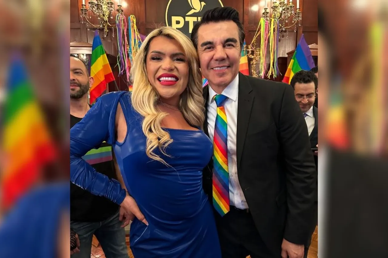 Wendy Guevara y Adrián Uribe juntos en 'El Candidato Honesto'