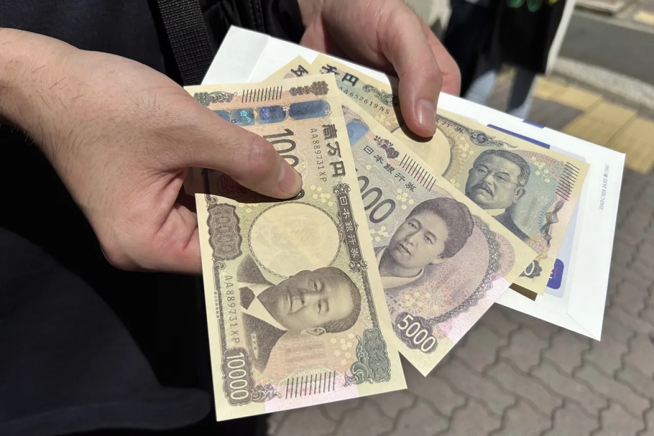 Japón emite billetes con hologramas 3D para luchar contra la falsificación
