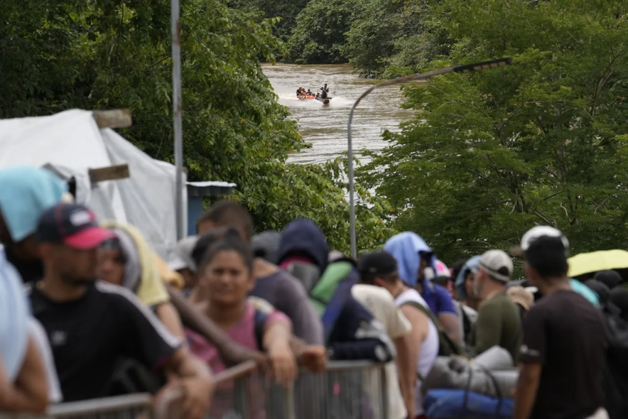 Usan cerco de púas para detener a migrantes en la jungla del Darién