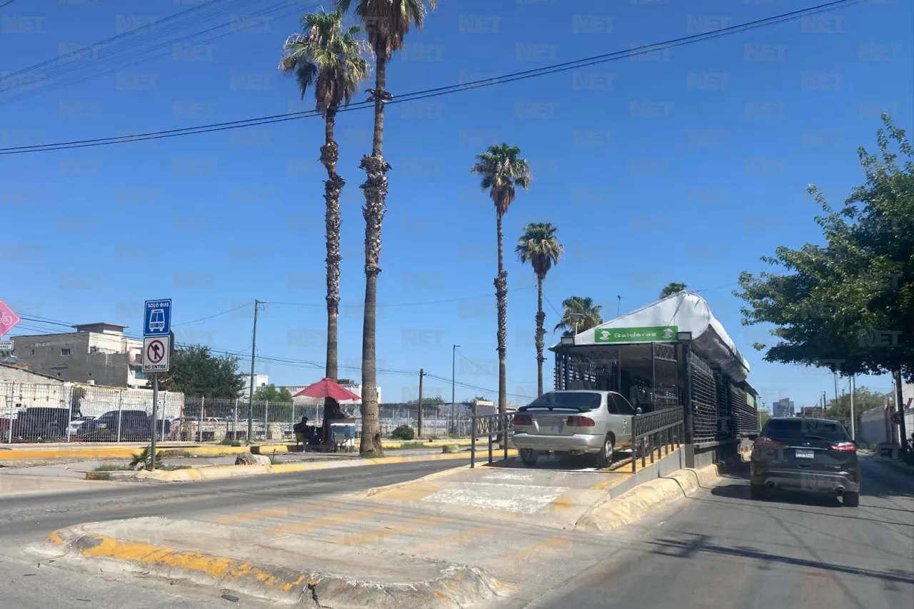 Usan paraderos del BRT I como estacionamiento