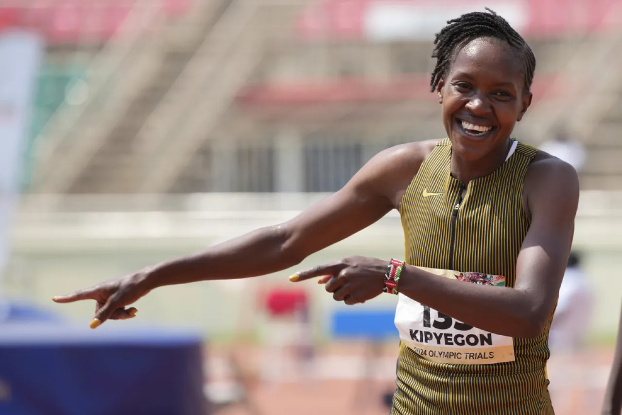 Fatih Kipyegon bate su propio récord en los mil 500 metros de la Liga Diamante