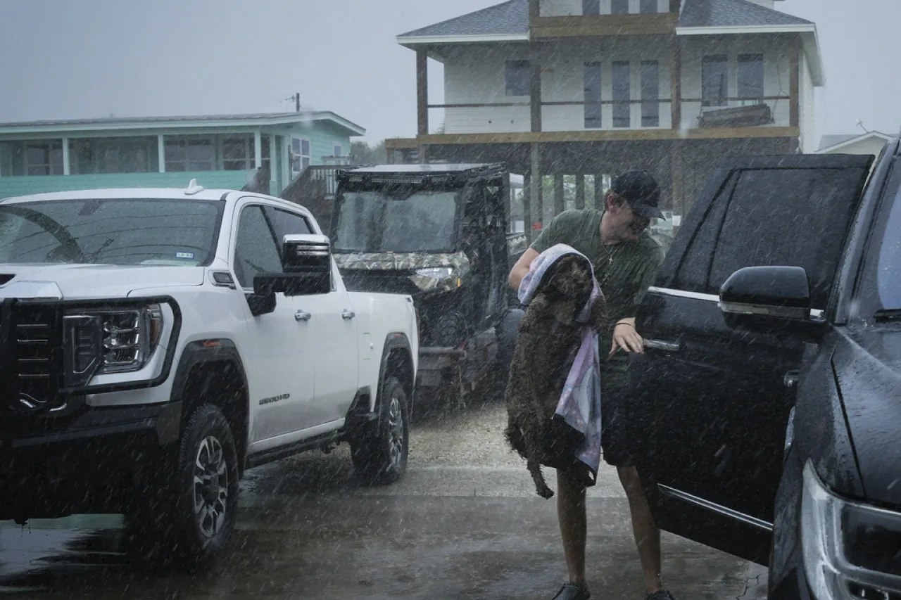 'Beryl' toca tierra en Texas; deja sin luz a más de un millón