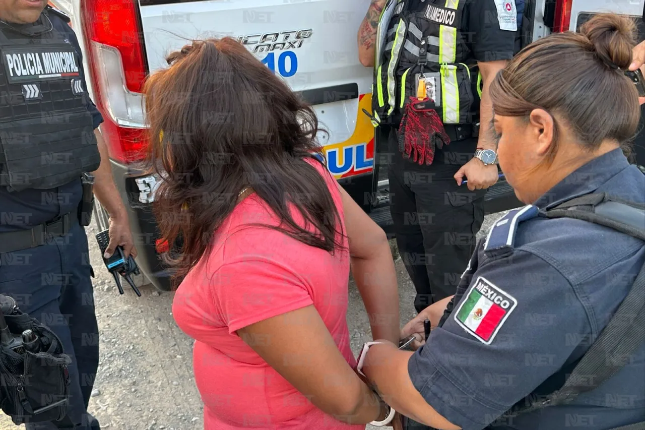 Arrestan a madre de niñas encadenadas