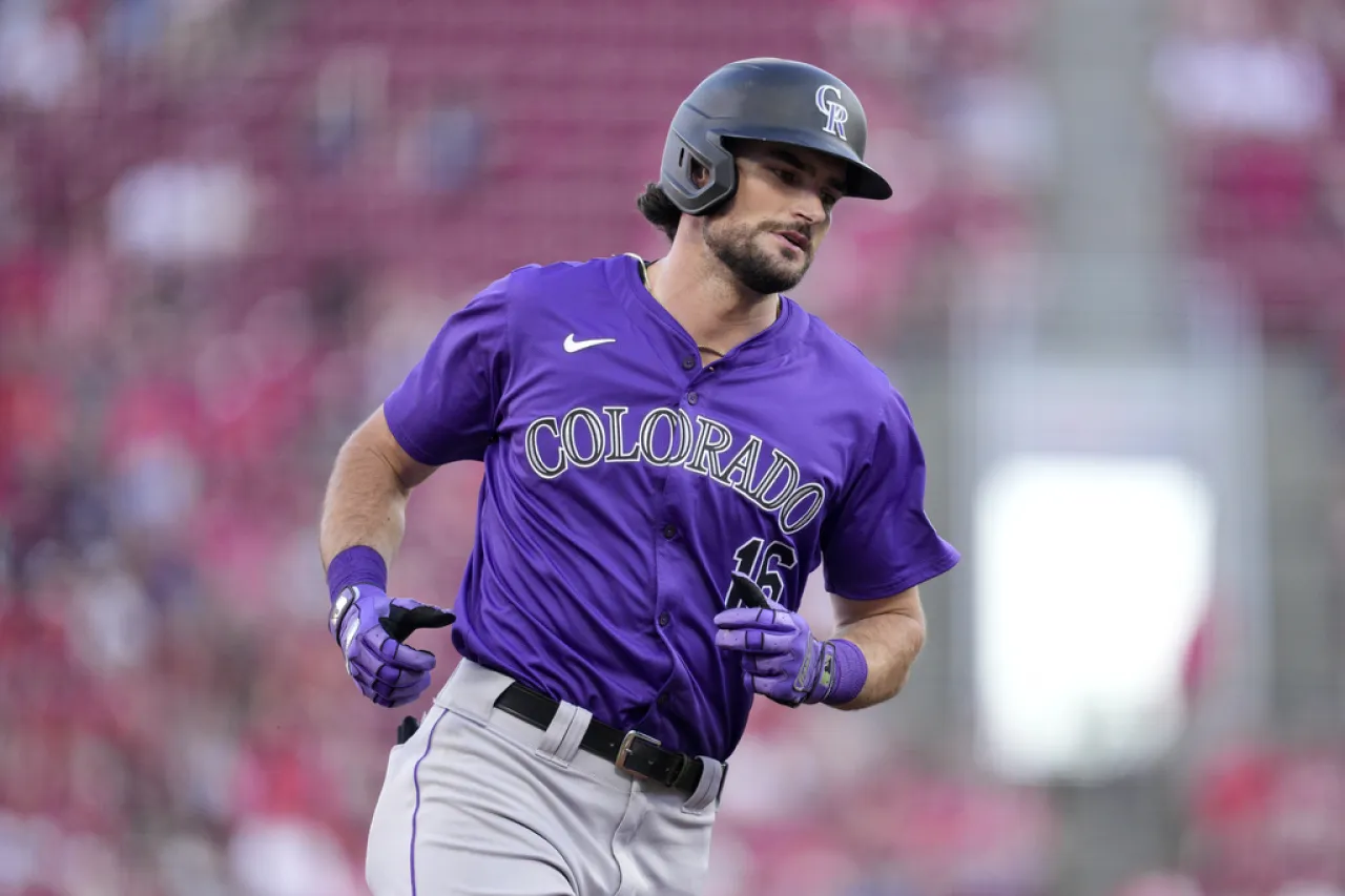 Rockies se imponen a Rojos