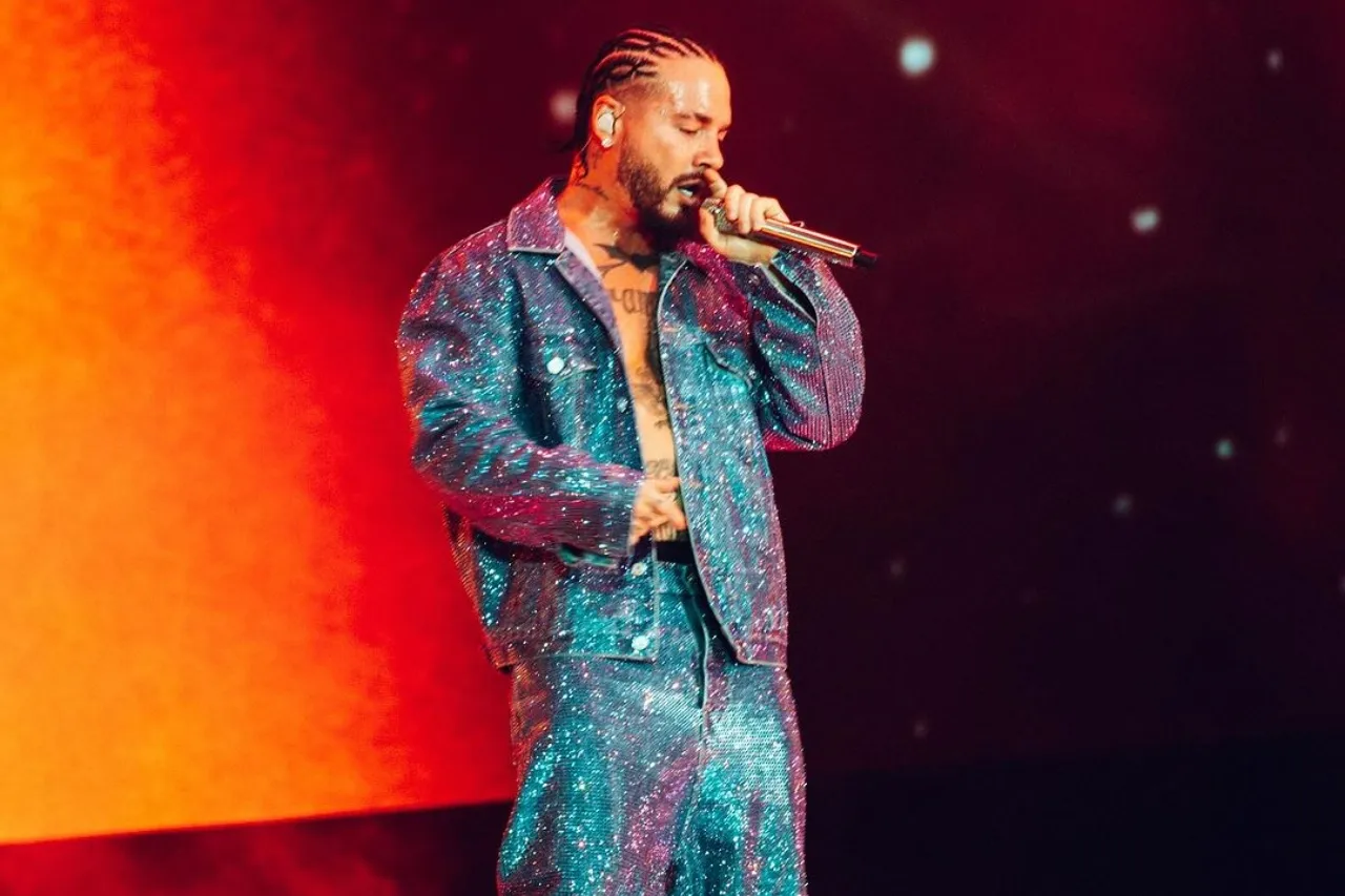 Anuncia J Balvin lanzamiento de su álbum 'Rayo'