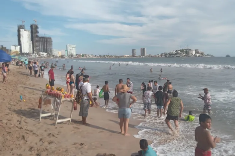 Fallece adulto mayor ahogado en playa de Progreso frente su hijo
