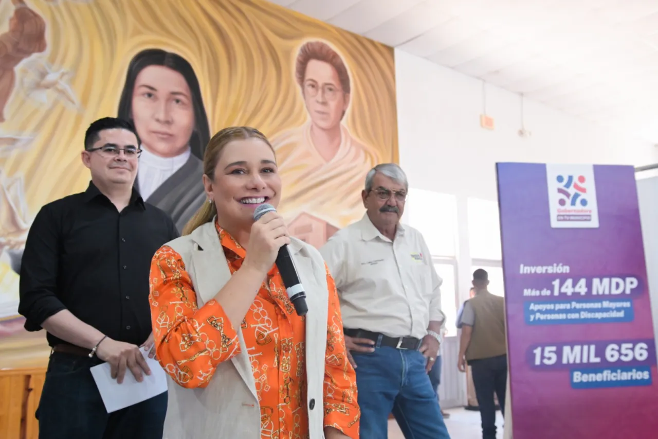Entrega Maru Campos apoyos alimentarios en Guerrero