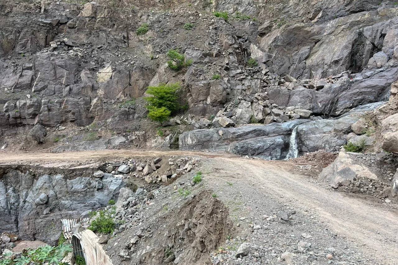 Reabren carretera Samachique-Batopilas tras deslave