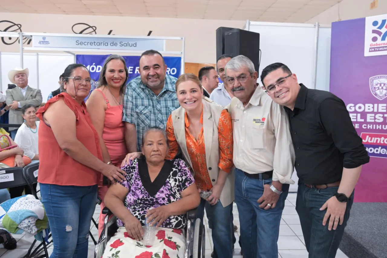 Entrega Maru Campos apoyos alimentarios en Guerrero