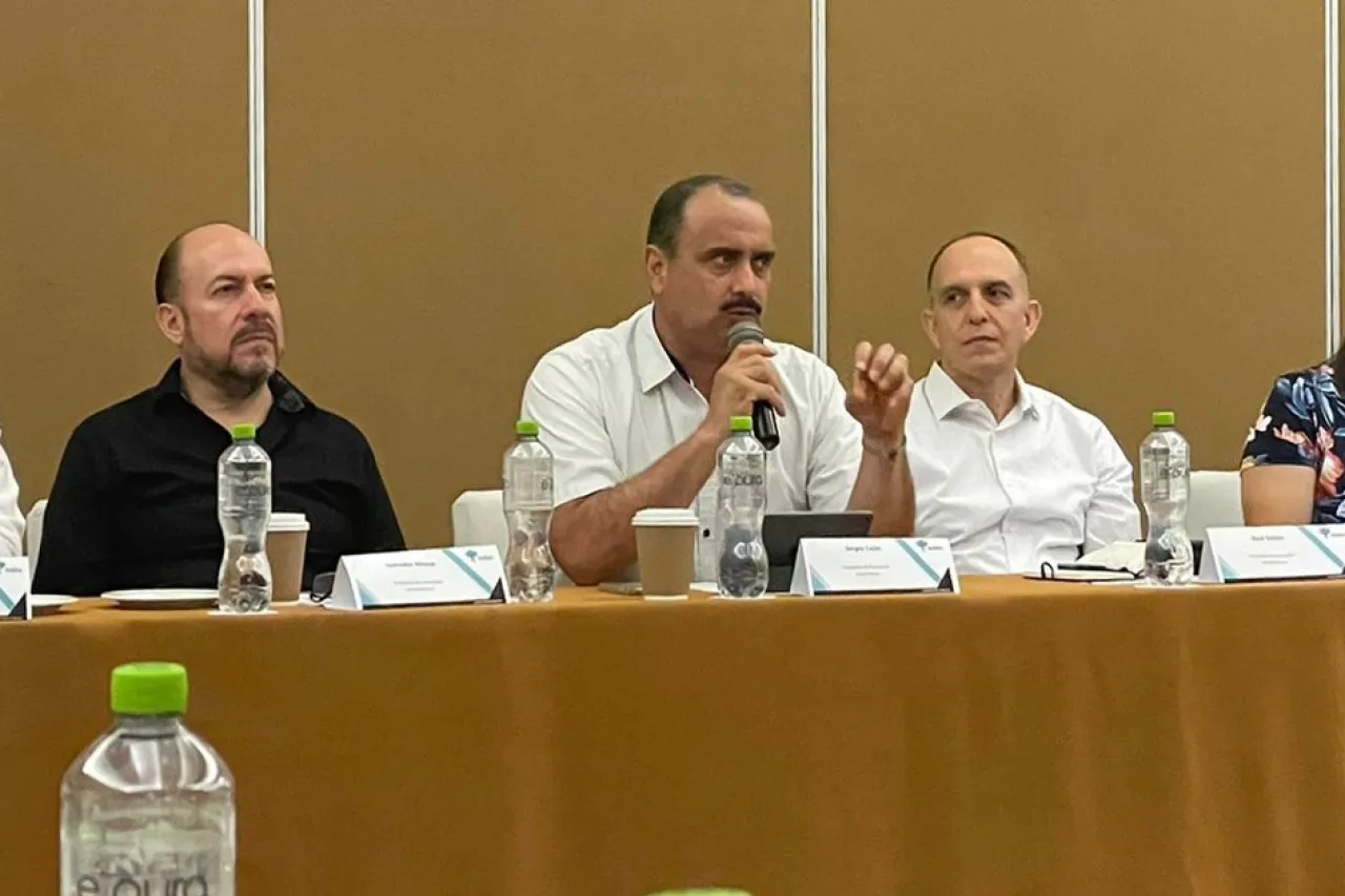 Analizan industriales del país reformas en encuentro Index