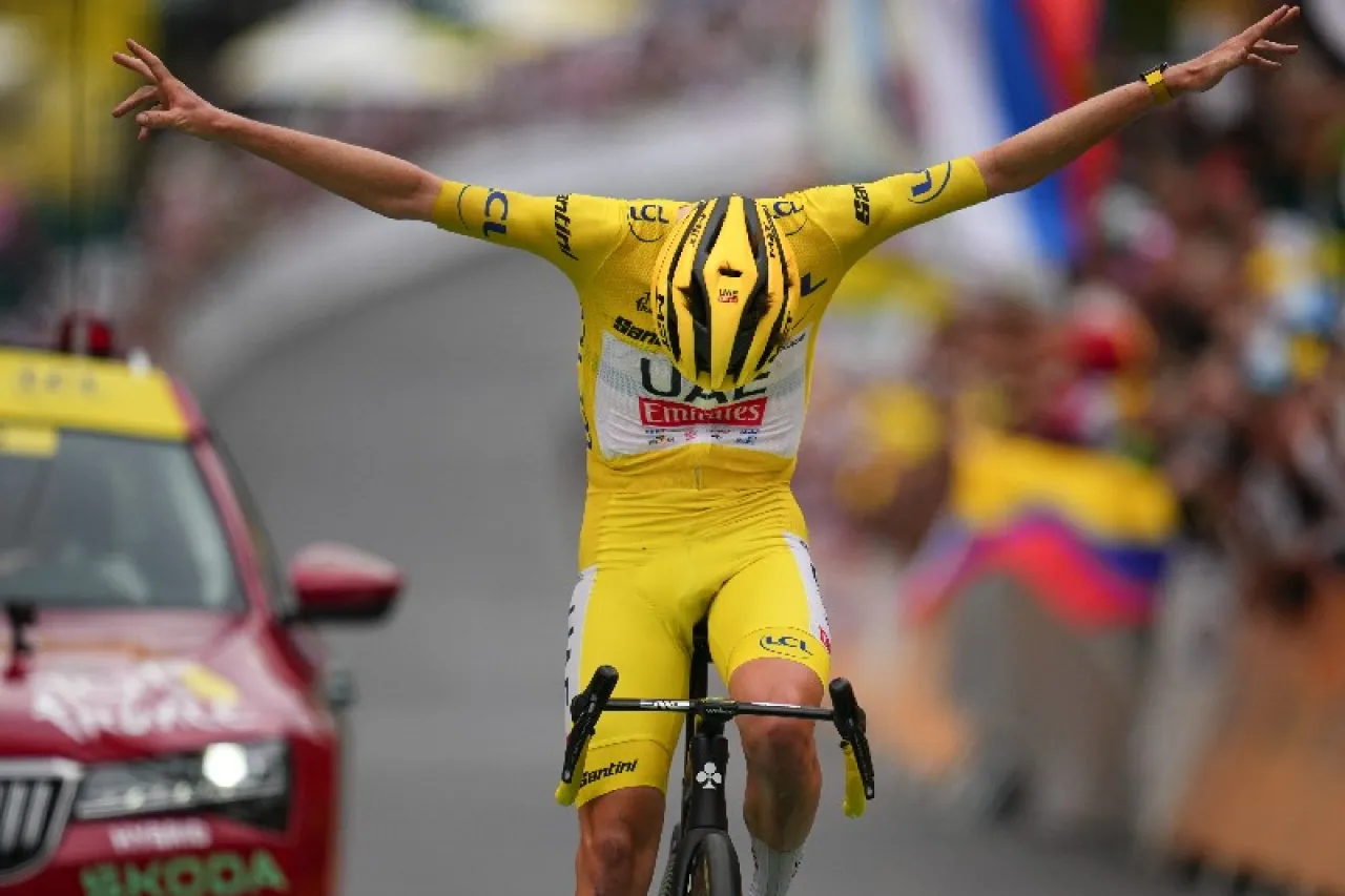Pogačar gana otra vez y ya acaricia su tercer Tour de Francia
