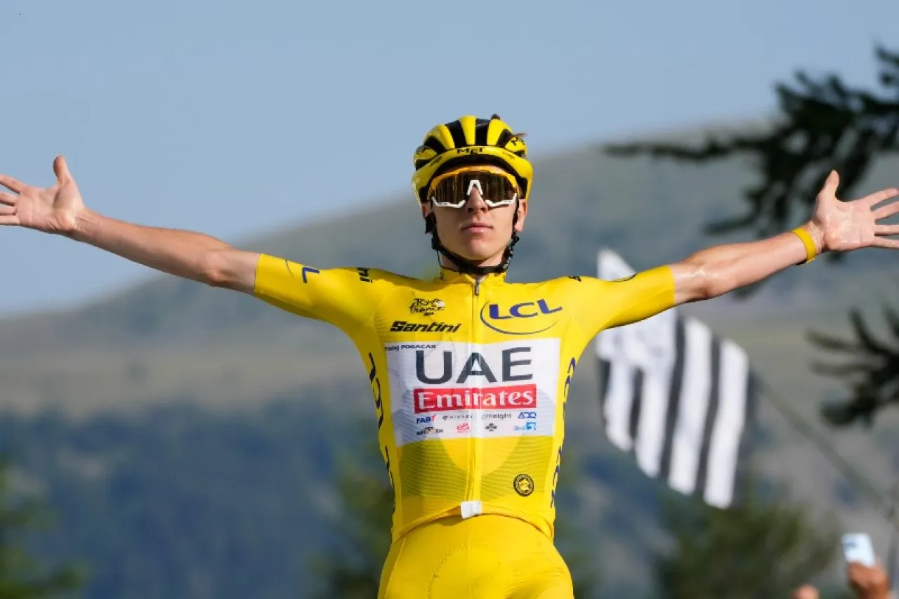 Pogačar hace historia en la montaña y se lleva la 20va etapa del Tour de Francia