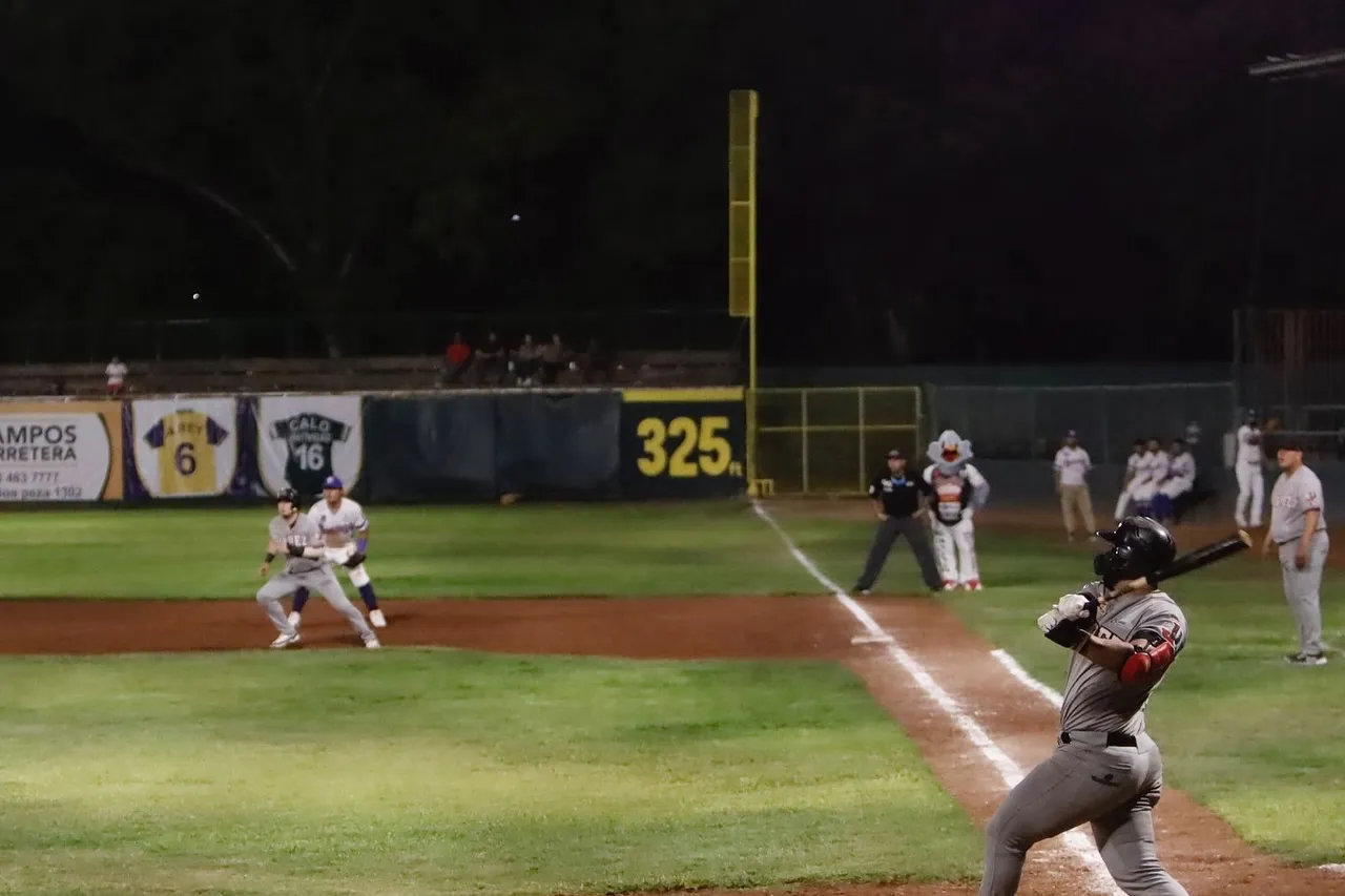 Indios asegura playoffs en el estatal pese a penurias de su temporada
